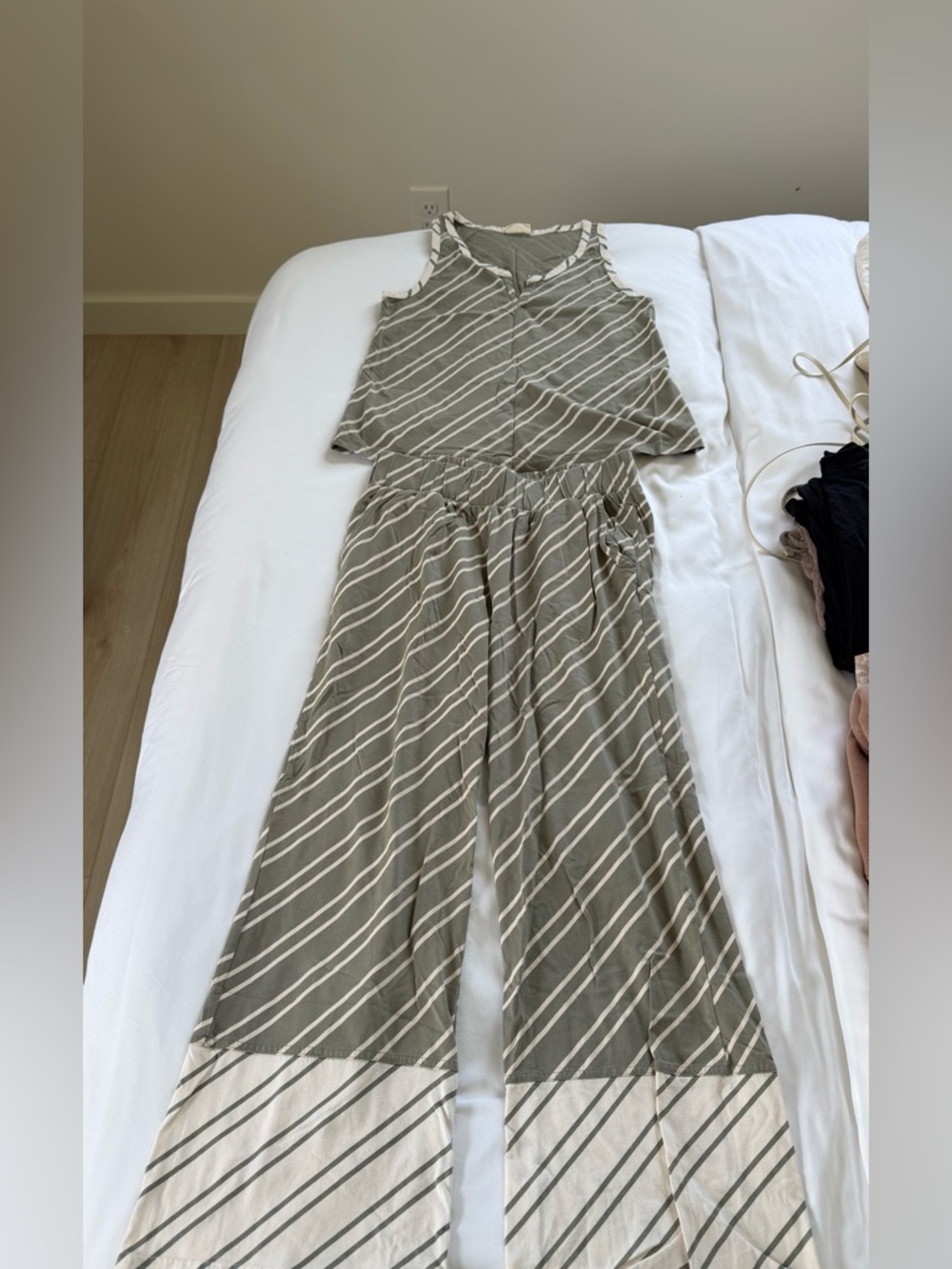 Pact organic staycation tank and pants pajama set Size XS